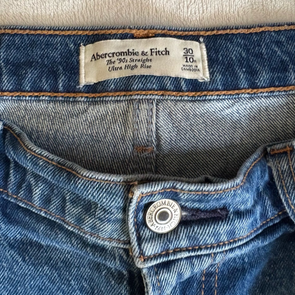 Abercrombie & Fitch Women's straight ultra high rise Jeans